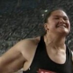 Der gewaltige Arm von Valerie Adams während einer Ohrfeige - The massive arm of Valerie Adams during a face slap action The massive arm of Valerie Adams