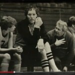 Uljana Semjonova, als sie bei einer nationalen Hand-Spanking-Meisterschaft auf ihren Unfreiwilligen, einen Vergewaltiger, wartet - Uljana when she is waiting in a former National championship for her Involunteer, a raptist